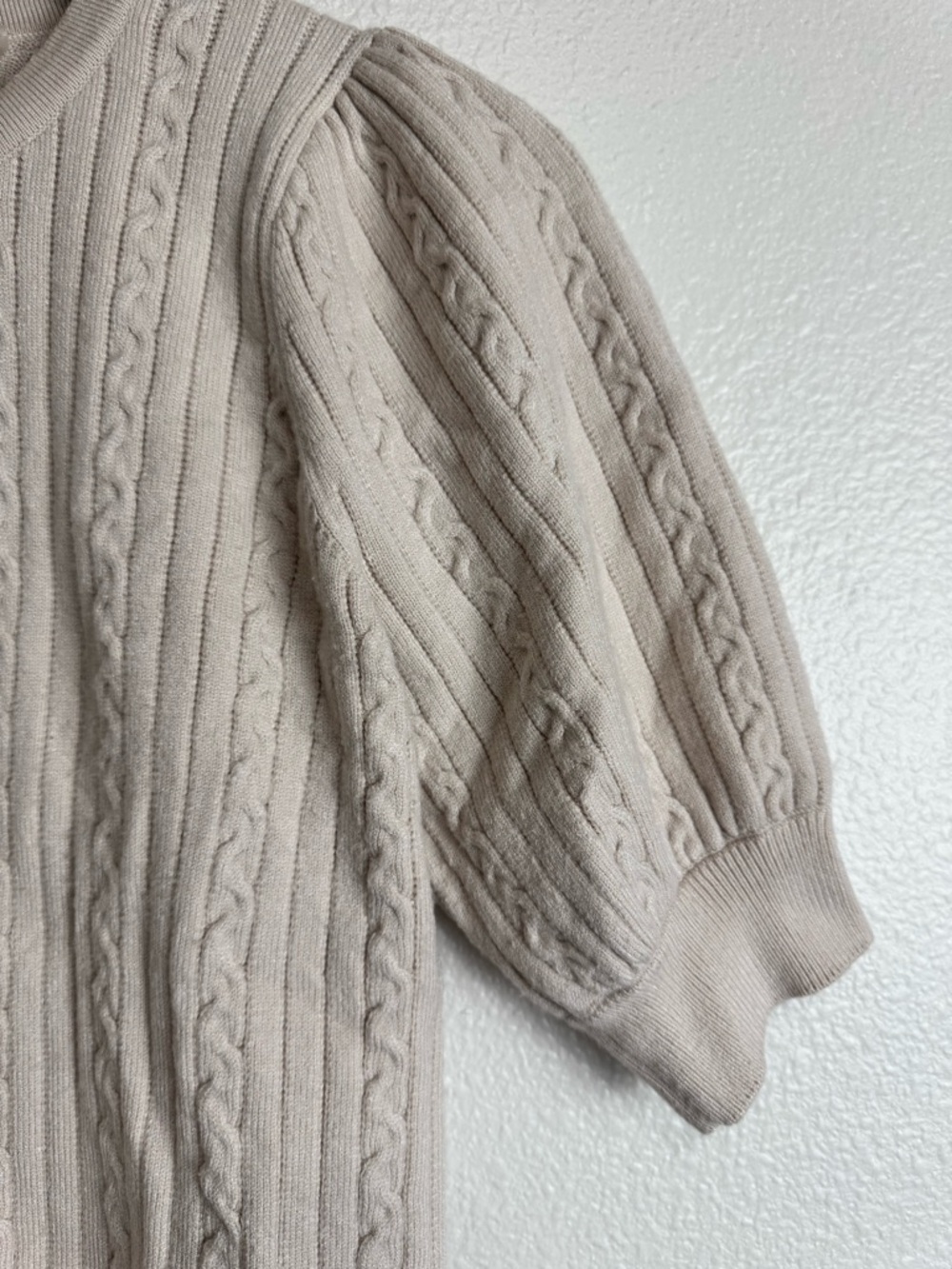 TAHARI Cream Cable Knit elbow sleeve Sweater Size Small